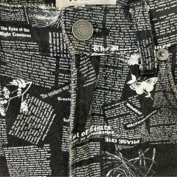 Reformation, High-Rise Bootcut Jean ‘Peyton' Zine Newspaper Print, Black Size 26 - Picture 11 of 17